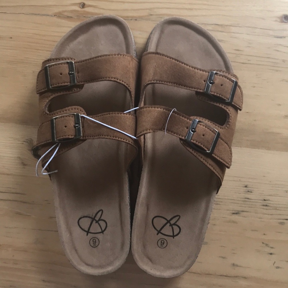 Bobbie Brooks 9 sandals all man made material